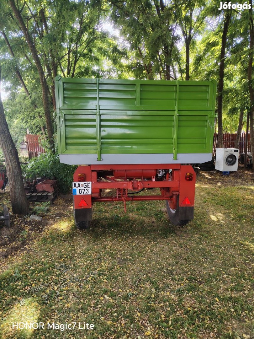Jó állapotú pótkocsi 