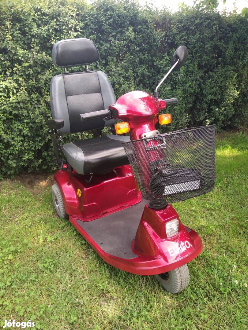 Jó állapotú rokkant moped. Indexel, első hátsó világítással!