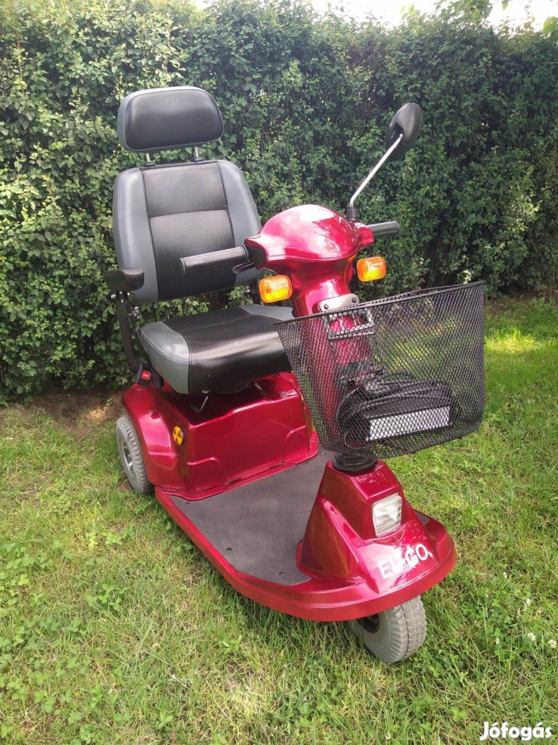 Jó állapotú rokkant moped. Indexel, első hátsó világítással!