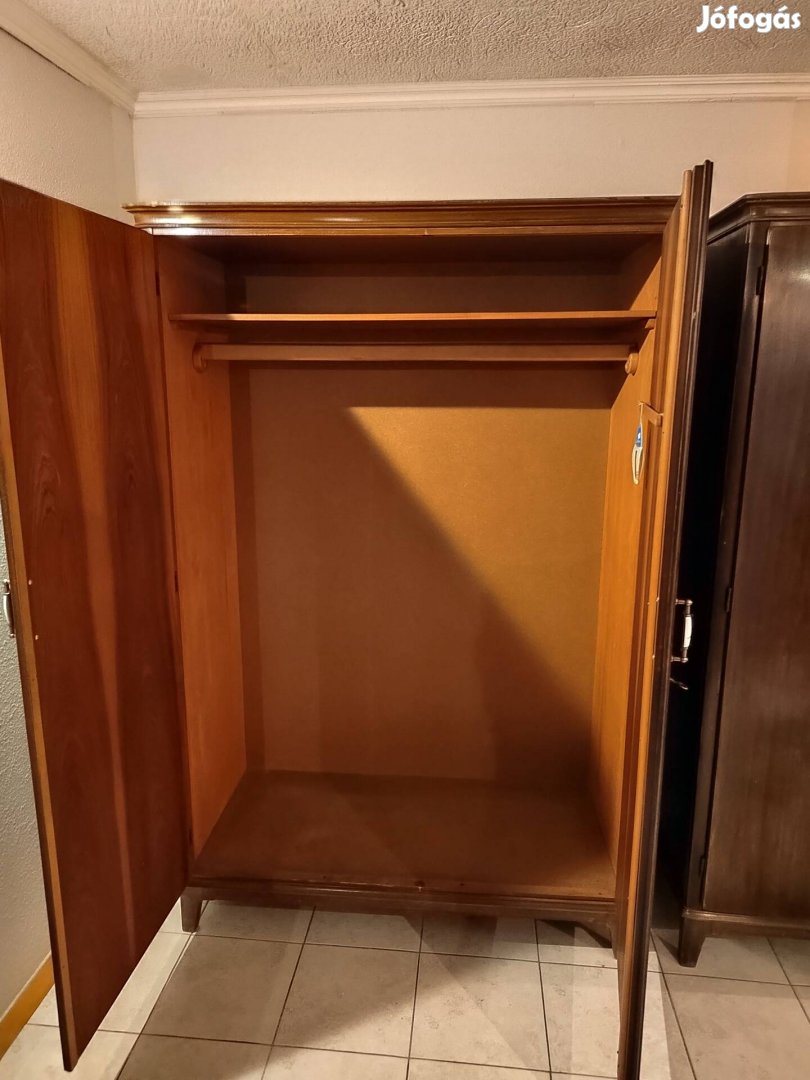 Jó allapotú ruhásszekrény eladó! 