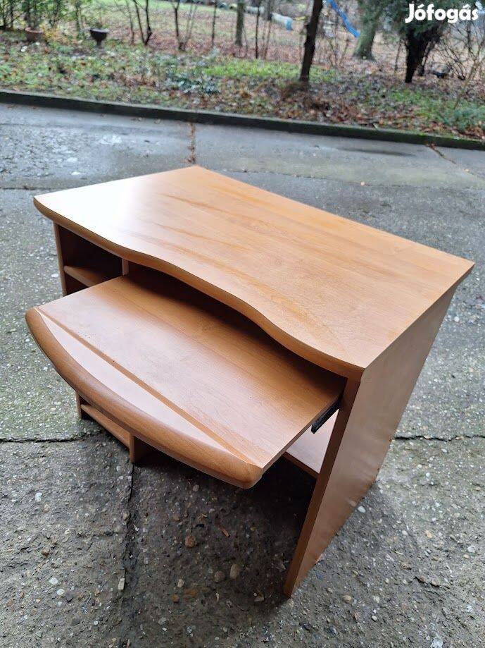 Jó állapotú számítógépasztal 90x60x75 cm