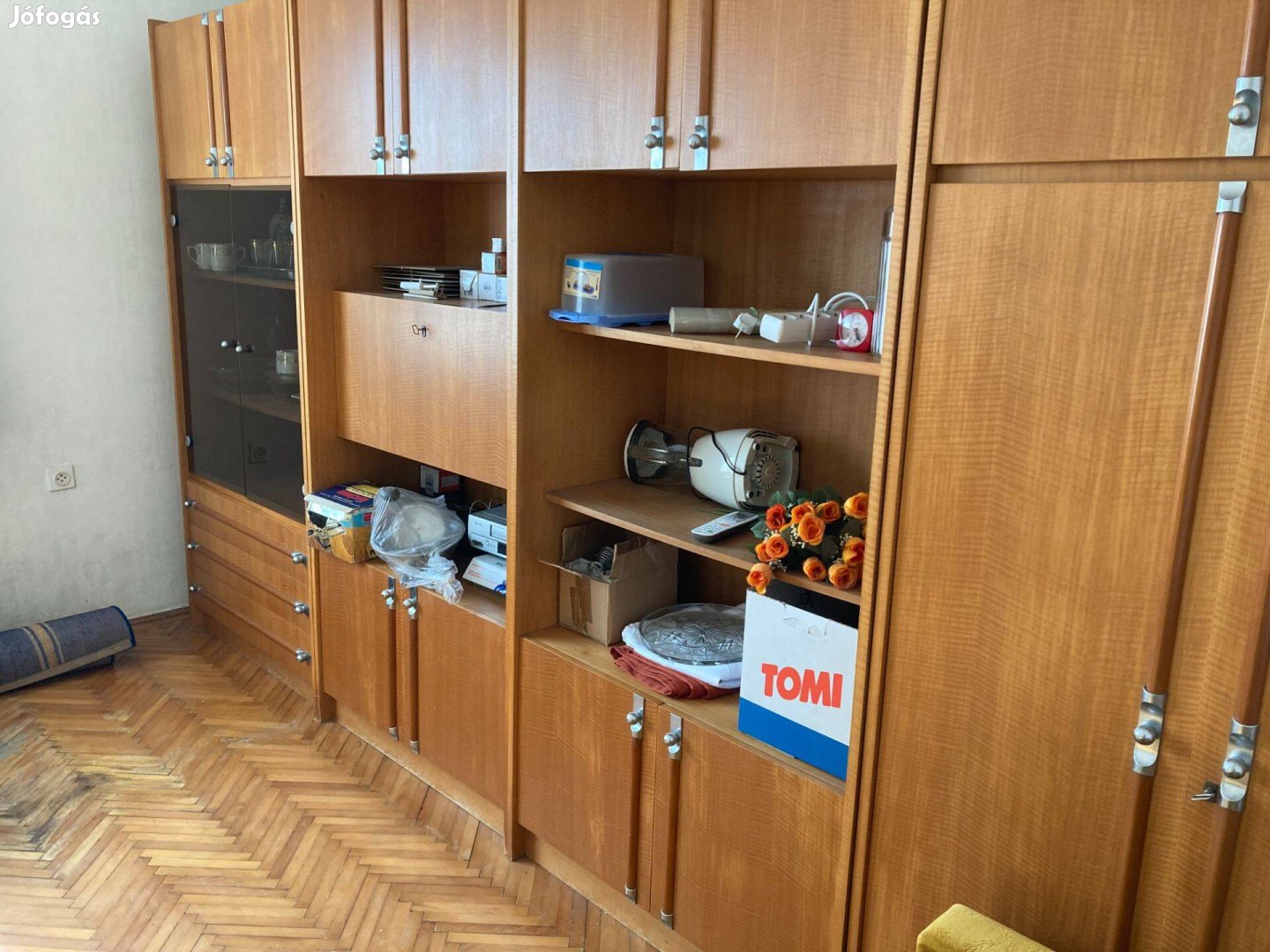 Jo allapotu szekrenysor 4 reszes, dohanyzoasztallal Olcson