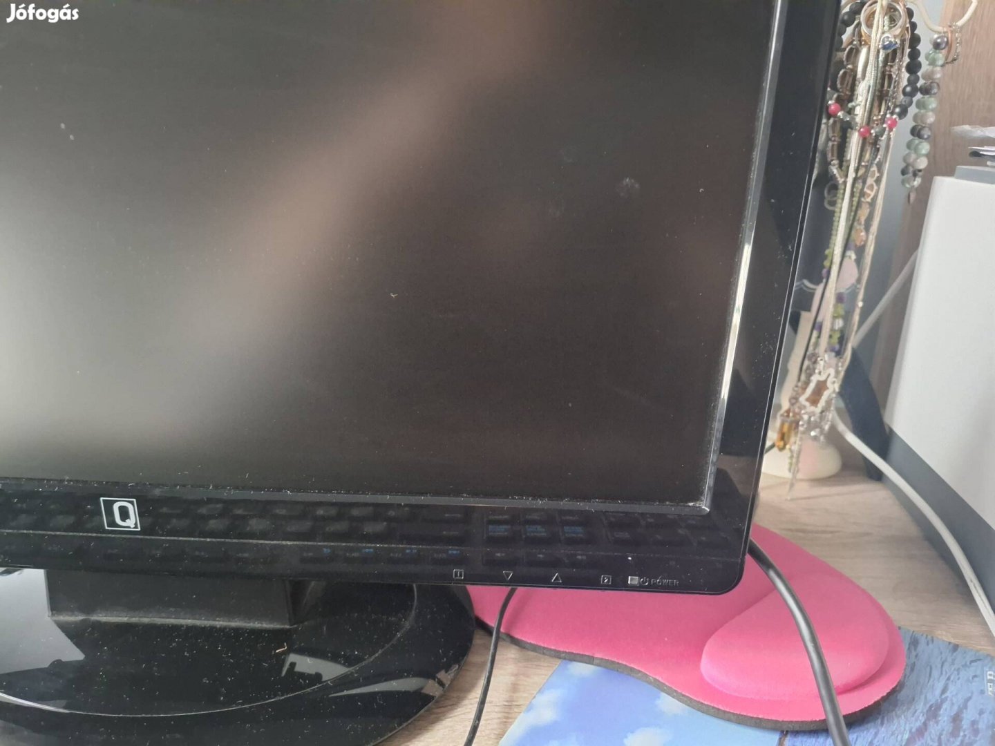 Jó monitor, nagyon megkímélt állapotban