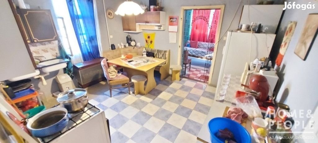 Jó szerkezeti állapotú kockaház Mindszenten!