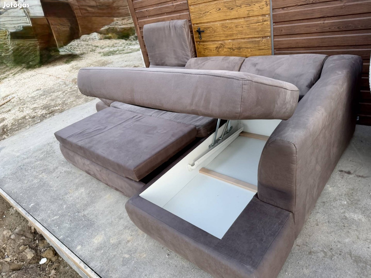 Jobboldali Relax os sarok kanapé barna színű