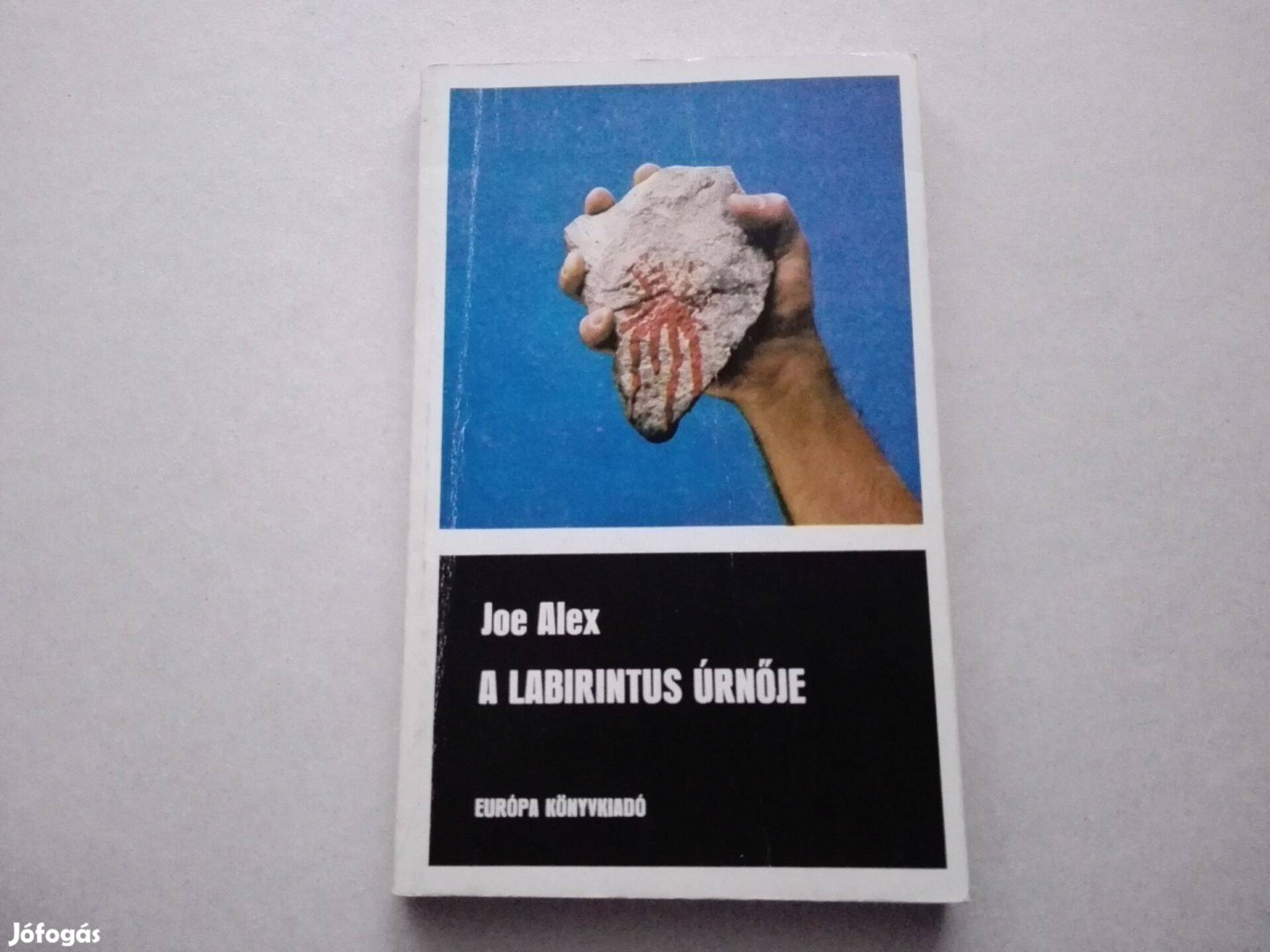 Joe Alex A labirintus úrnője című könyve jó állapotban