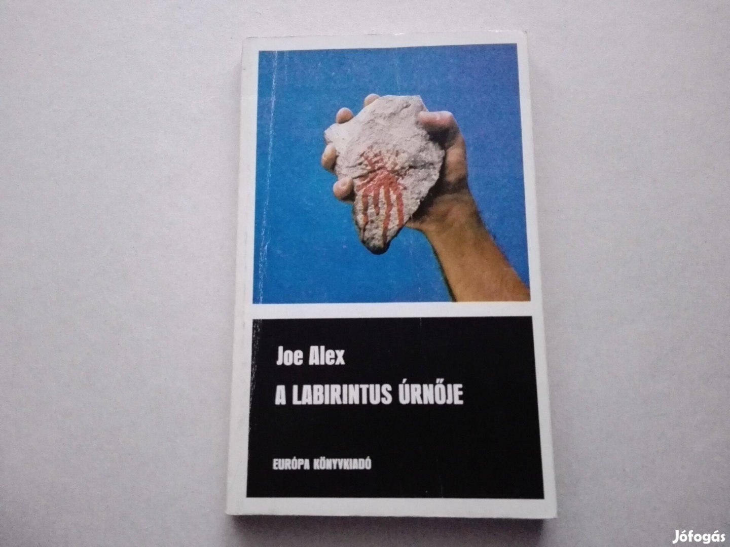 Joe Alex A labirintus úrnője című könyve jó állapotban