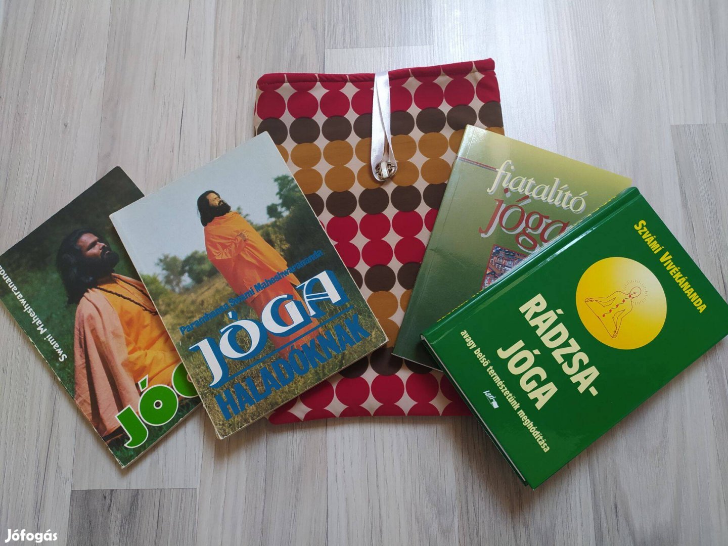 Jóga könyvek könyvtartóval