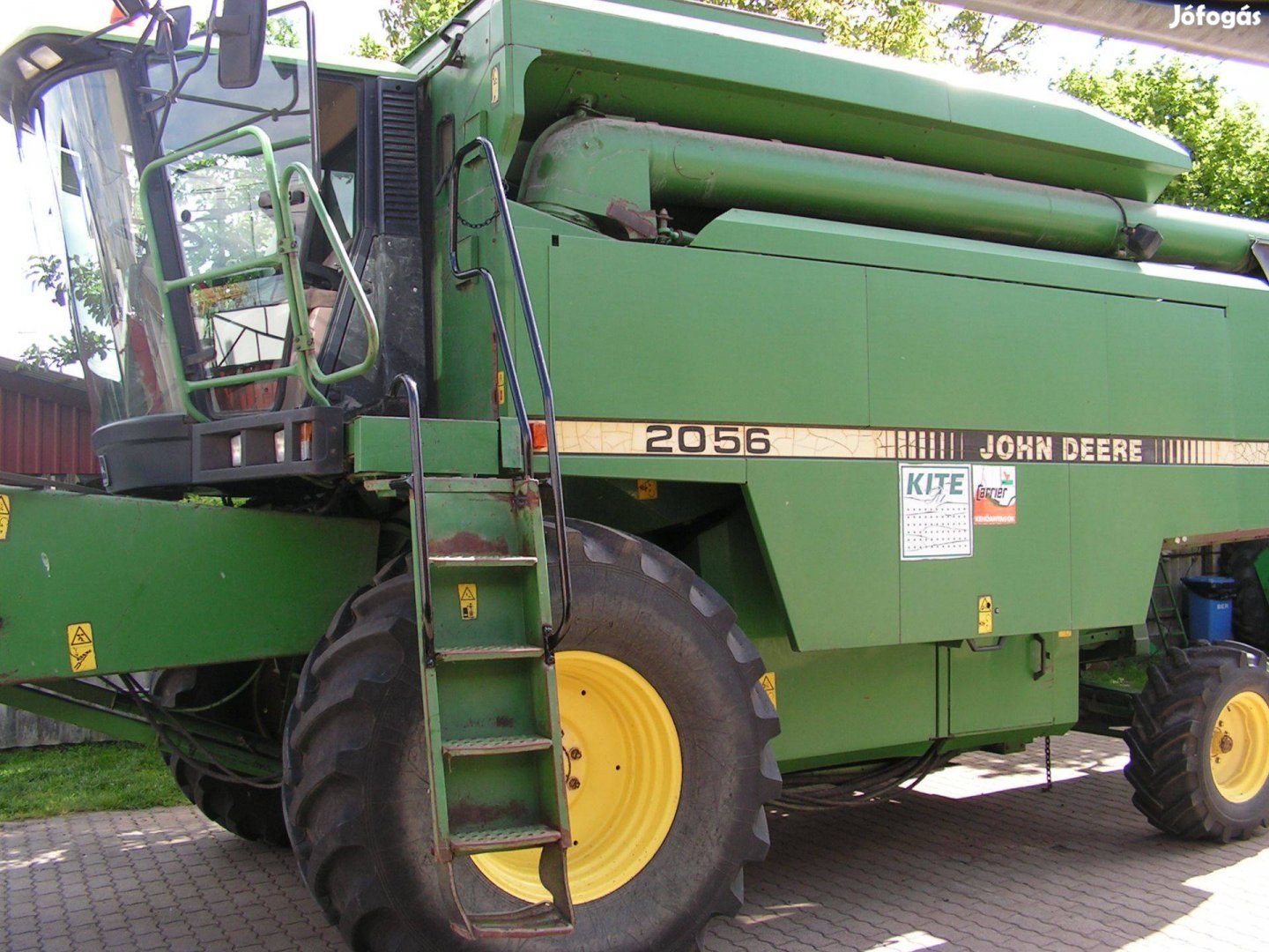 John Deere 2056