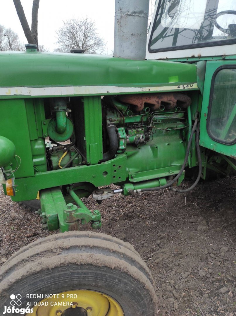John Deere 2130