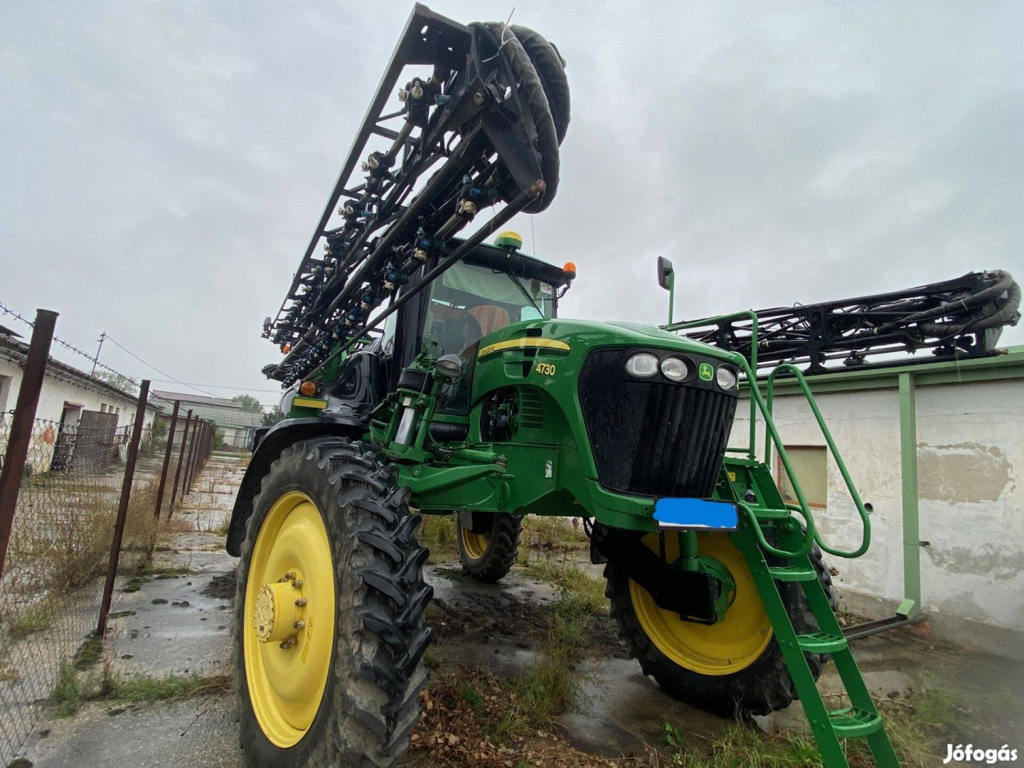 John Deere 4730 önjáró permetezőgép hasmagasítóval (190 cm)