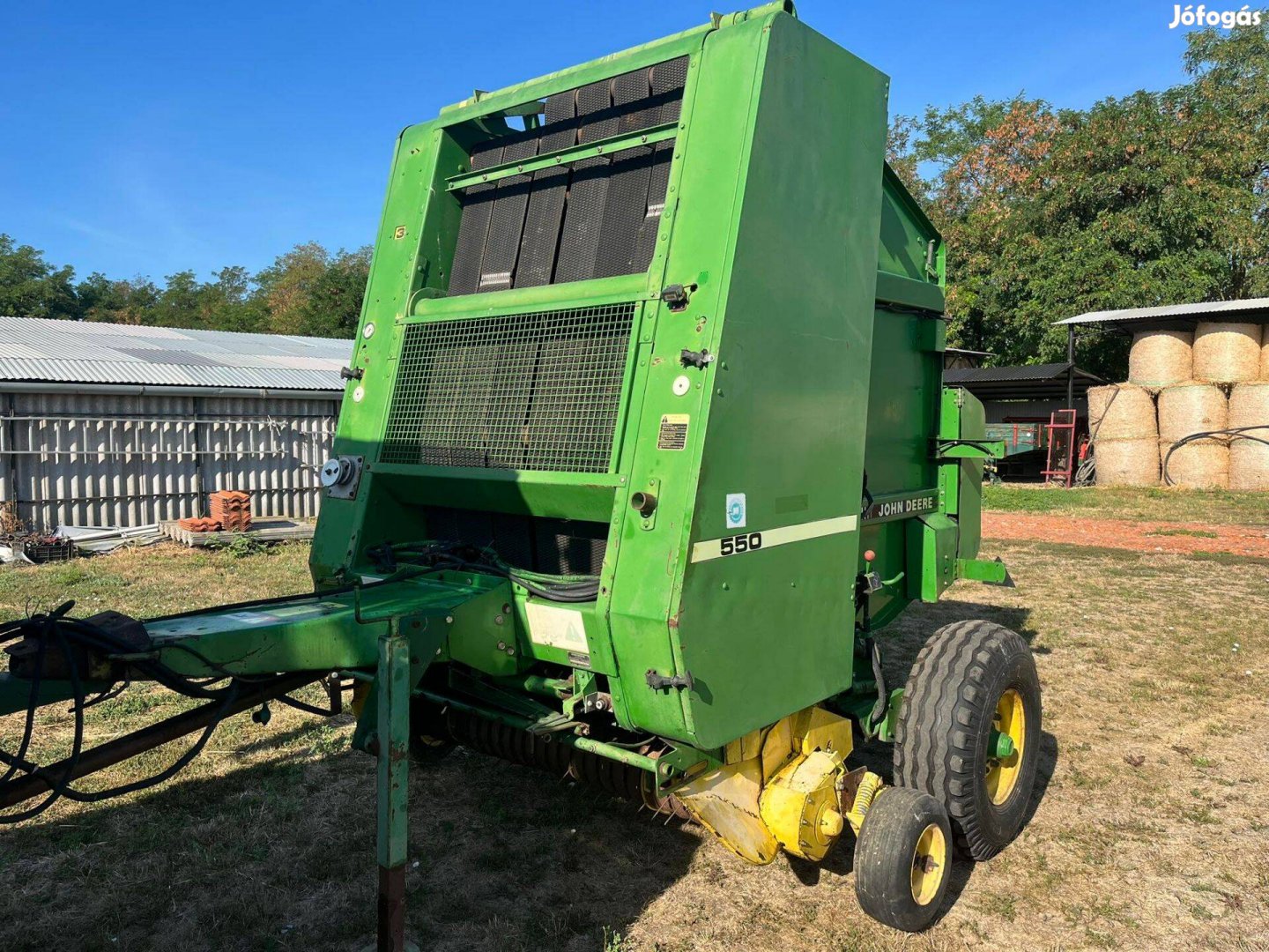 John Deere 550-es bálázó, körbálázó