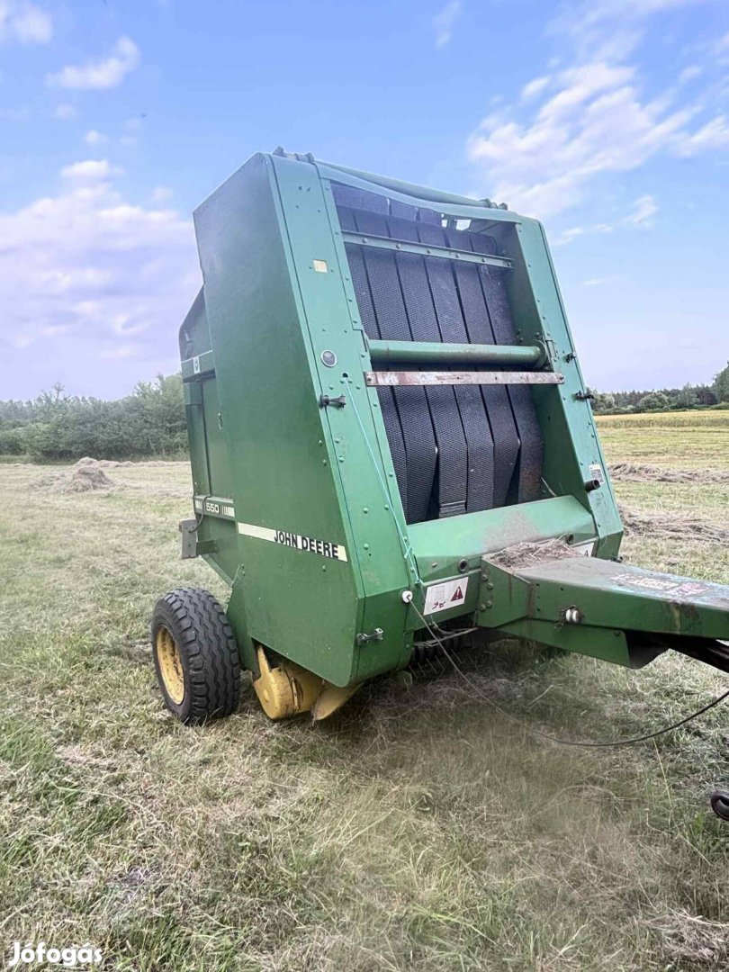 John Deere 550 körbálázó