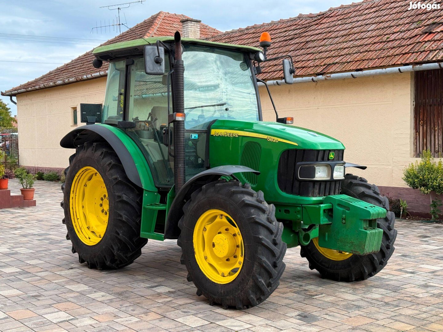 John Deere 5820 traktor