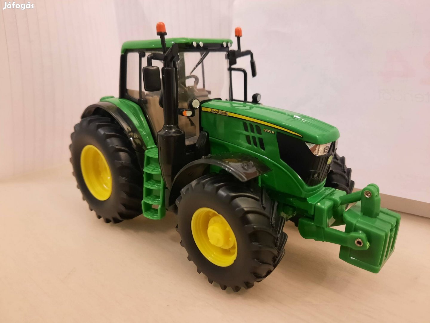 John Deere 6195M 1:32 modell traktor