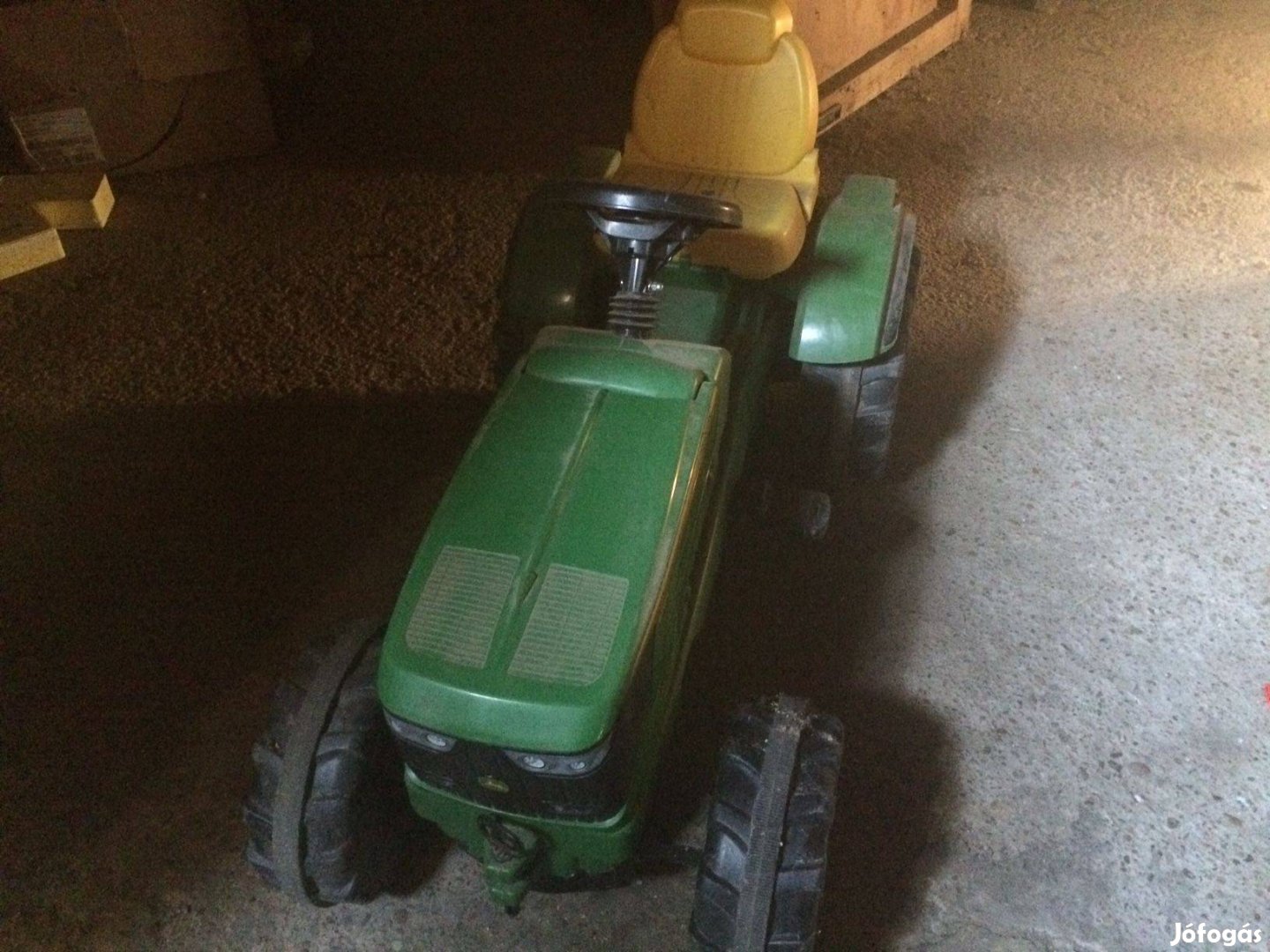John Deere 6210R pedálos traktor