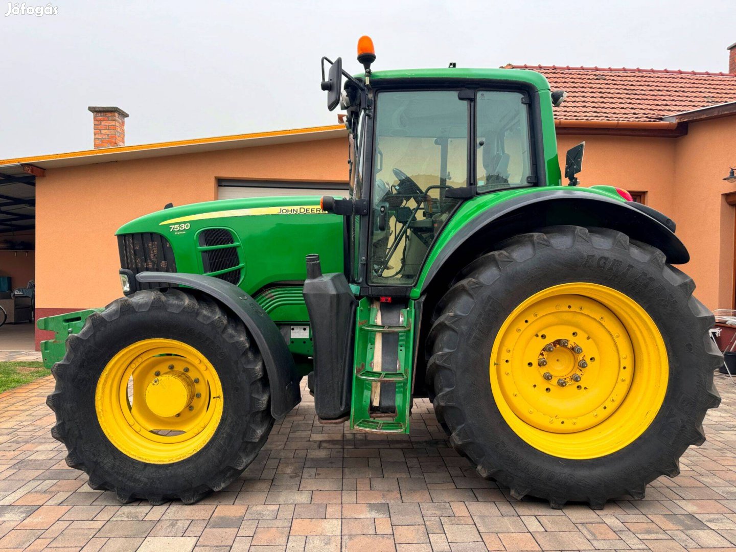 John Deere 7530 E Premium traktor