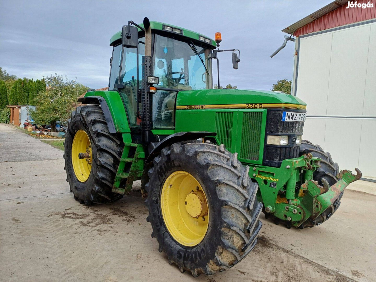 John Deere 7700 traktor