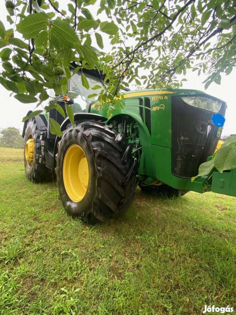 John Deere 8370R traktor ikerkerékkel