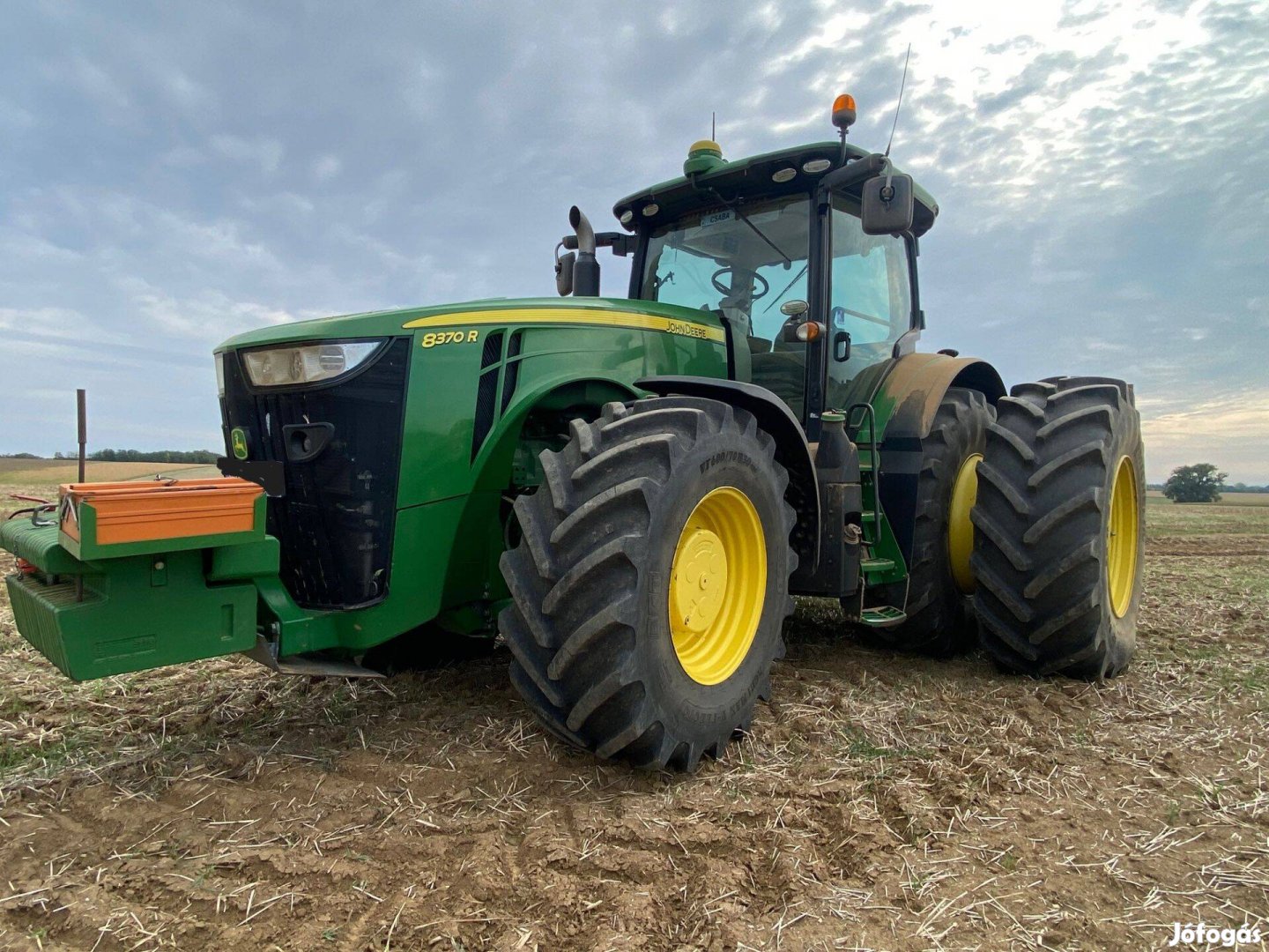 John Deere 8370R traktor kapcsolható ikerkerékkel