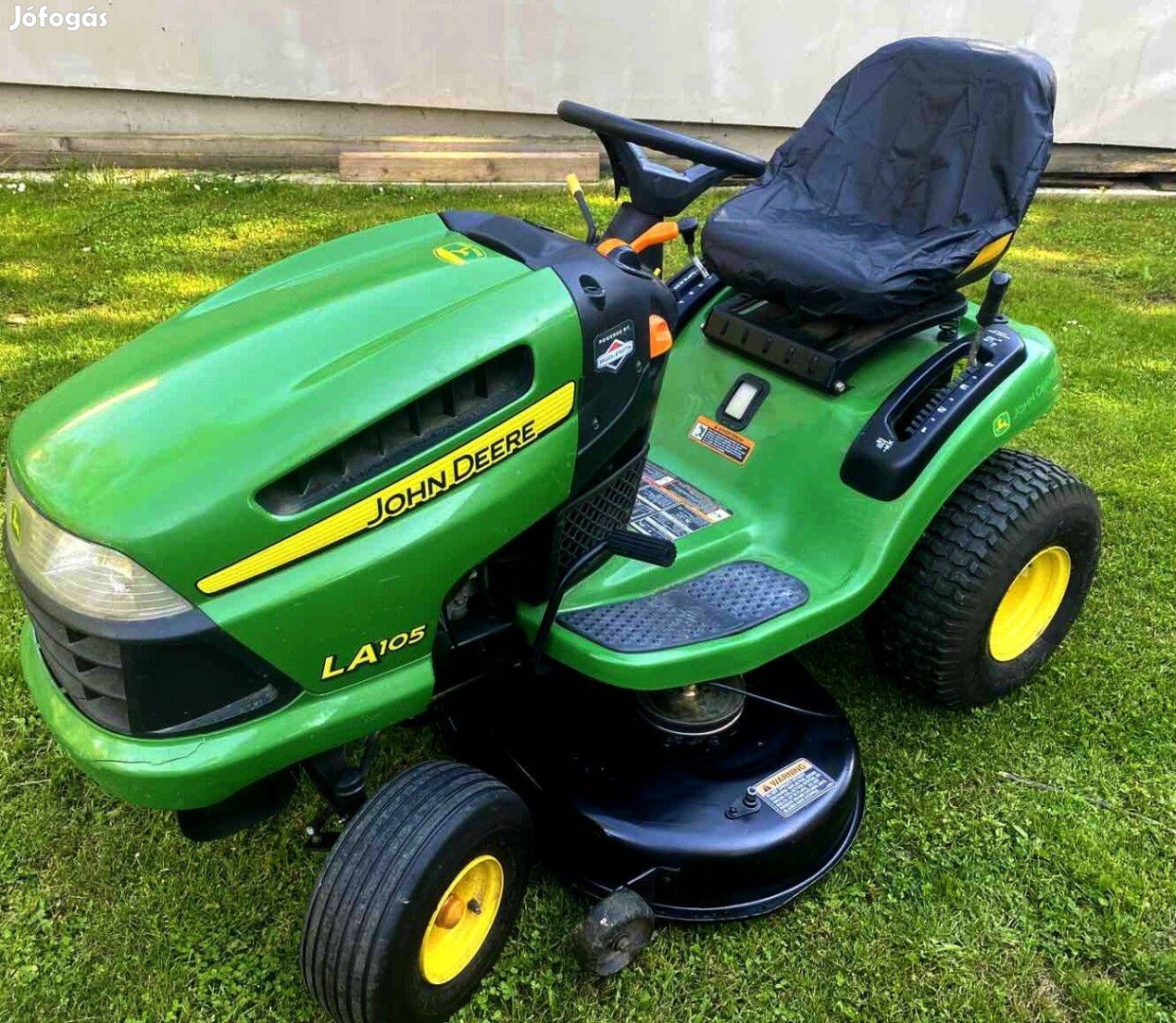John Deere LA 105 -19.5 Lóerős -Fűgyüjtővel