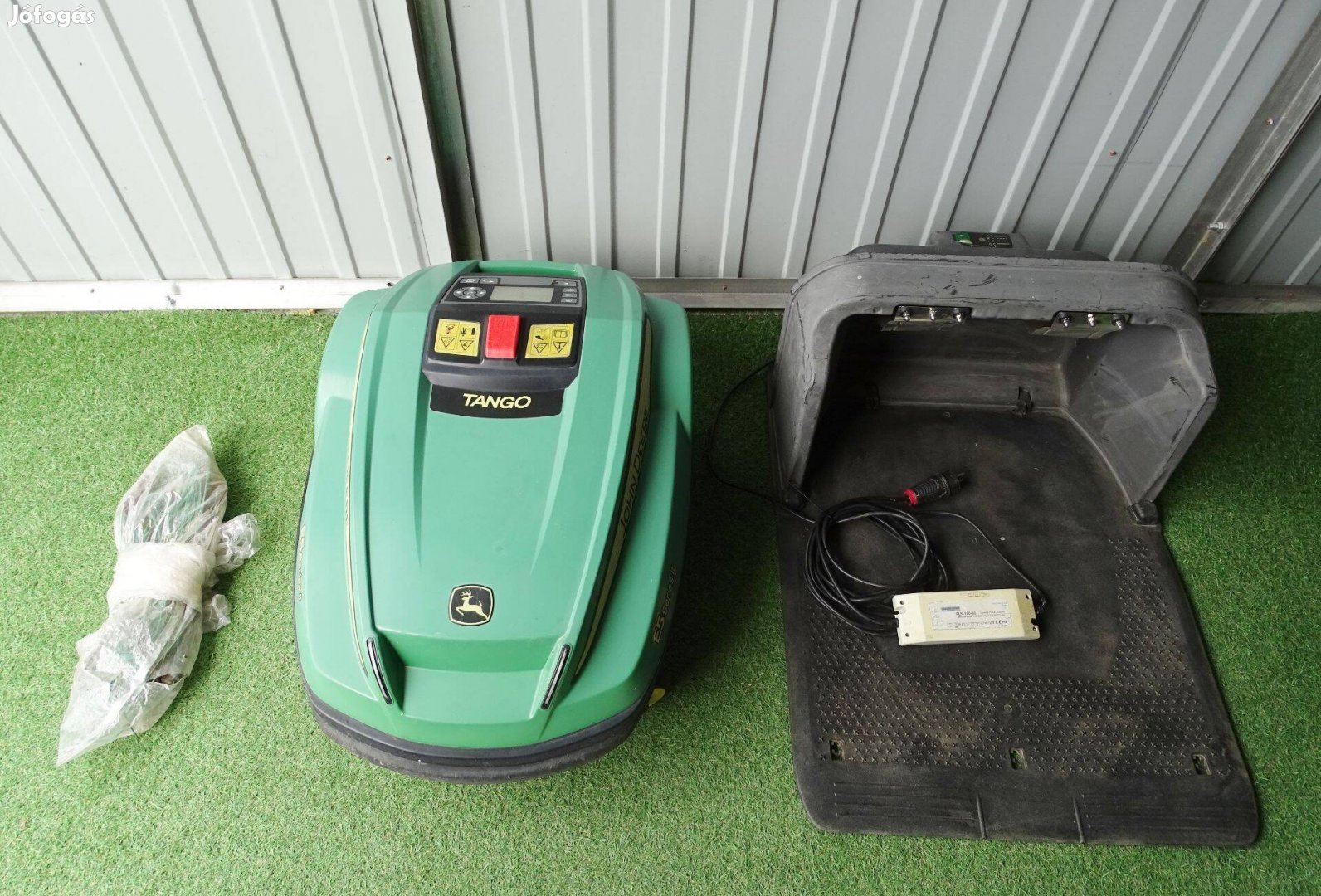 John Deere Tango E5 series fűnyírórobot robotfűnyíró