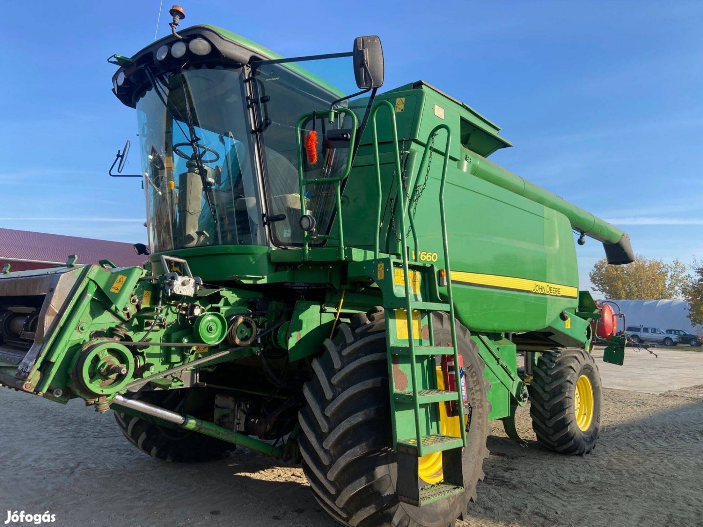 John Deere W660 kombájn adapterekkel