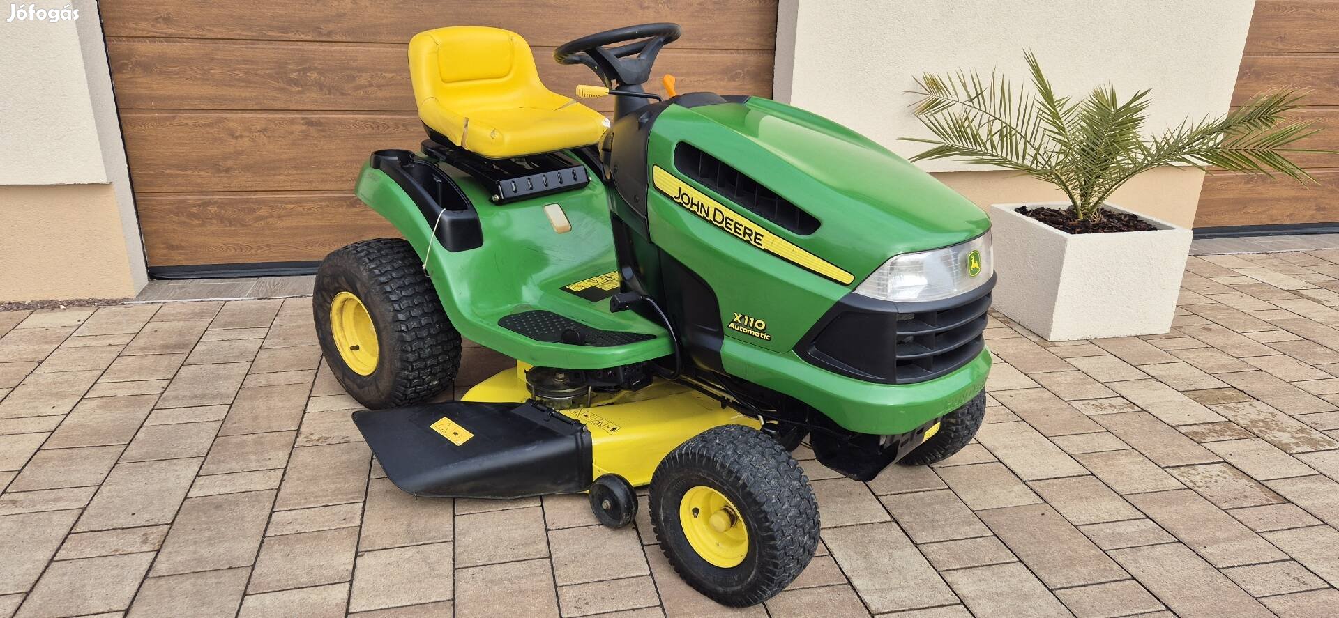 John Deere X110 18,5LE-s fűnyírótraktor fűnyíró  kerti