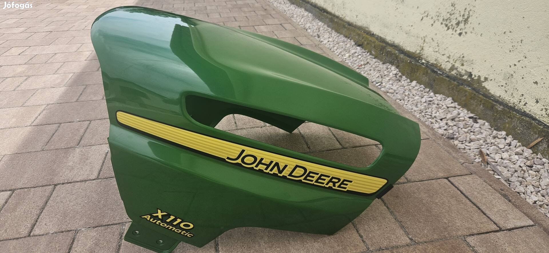John Deere X110 fűnyírótraktor motorháztető géptető gyári
