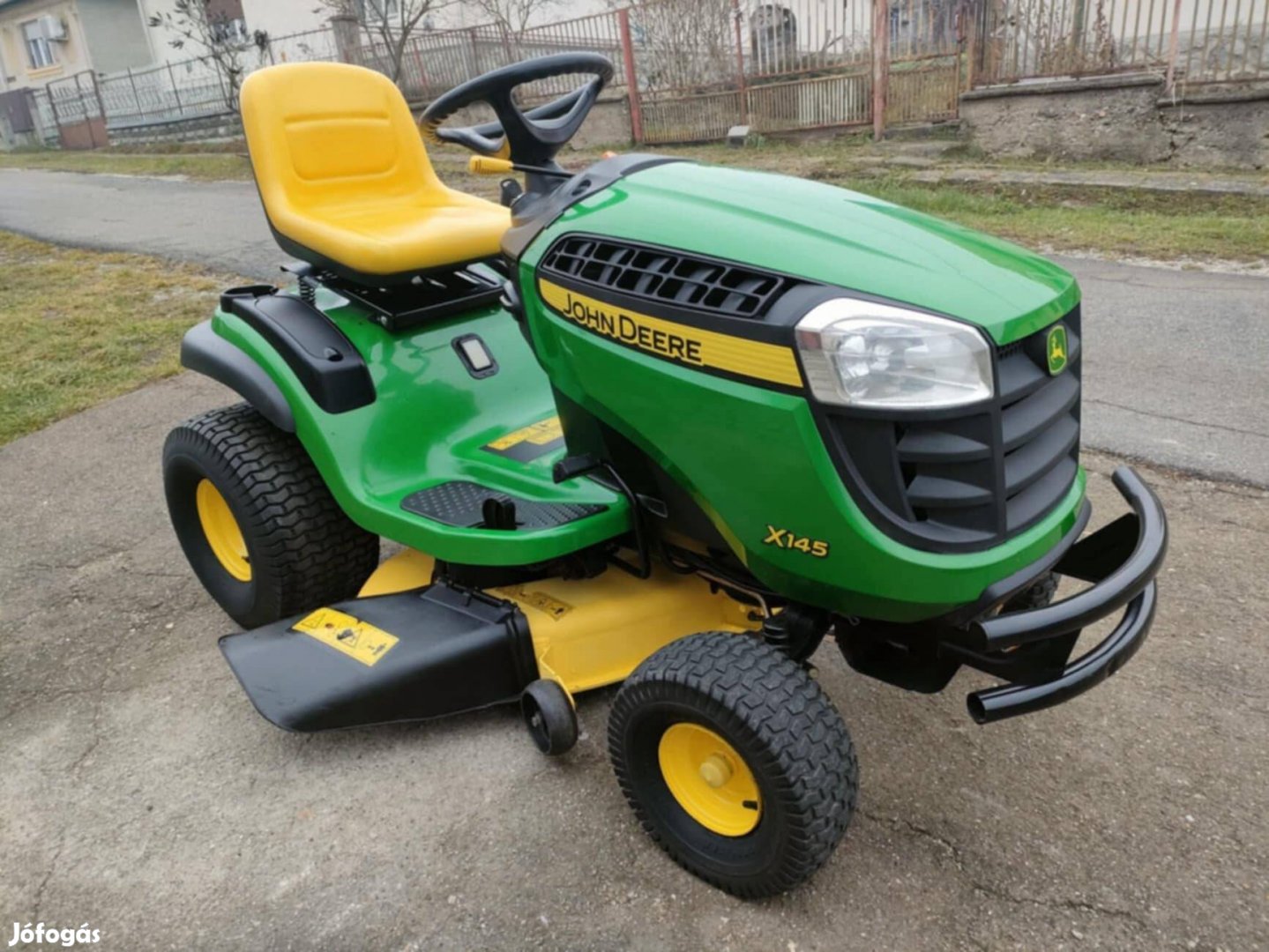 John Deere X145 20HP Fűnyíró traktor Fűnyírótraktor