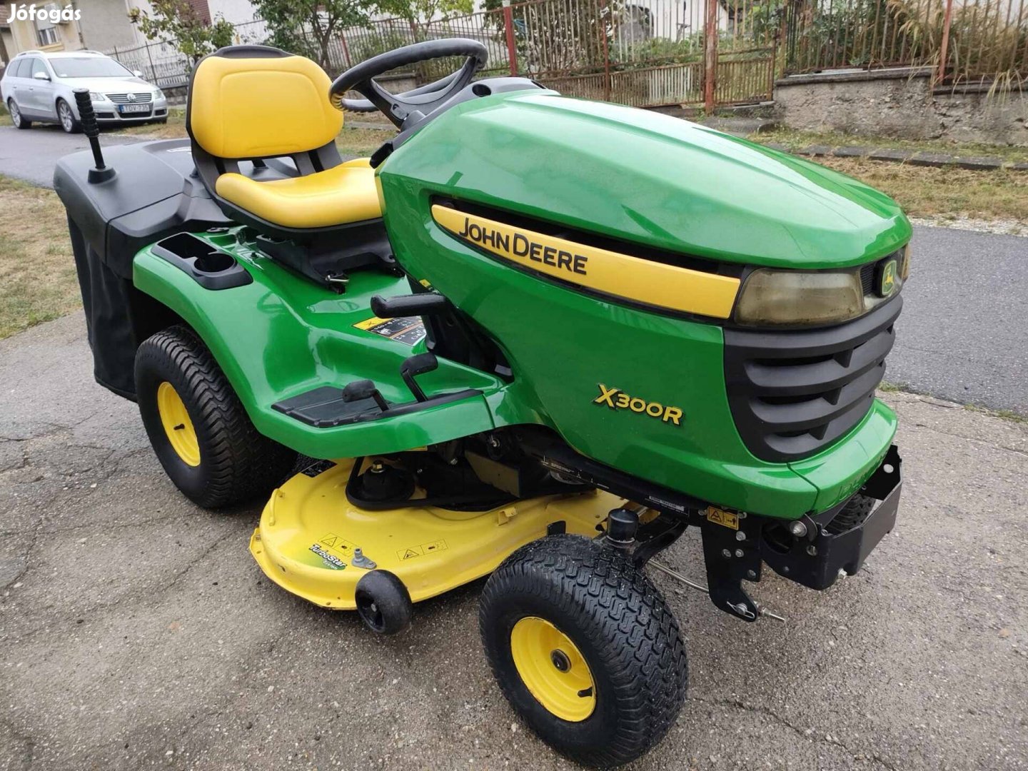 John Deere X300R Fűnyíró traktor Fűnyírótraktor