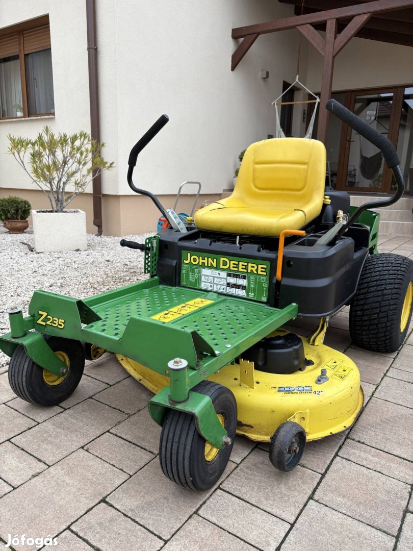 John Deere Z235 Eztrak V2 Briggs zero turn fűnyíró traktor