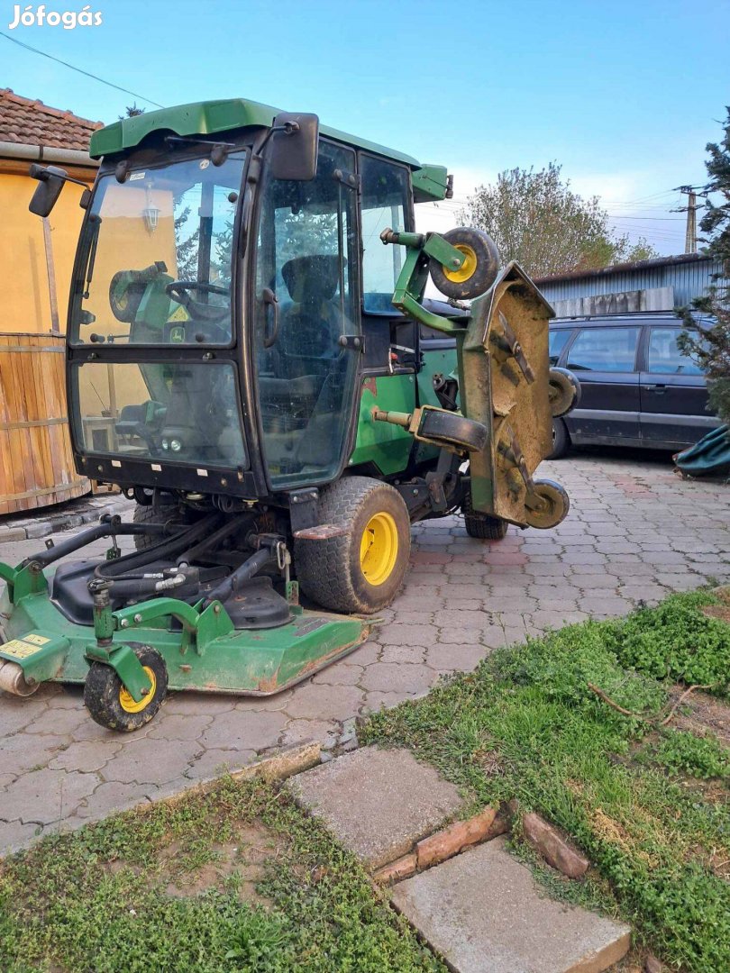 John Deere fűnyírótraktor