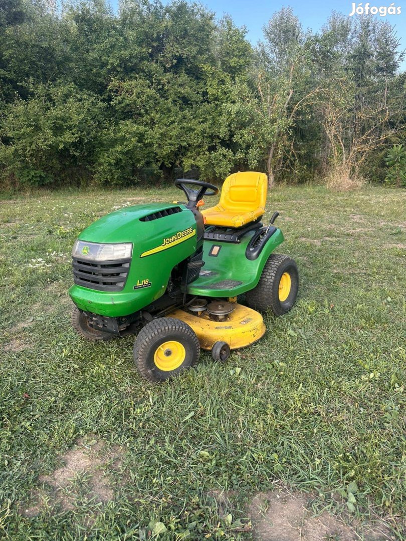 John Deere fűnyírótraktor 