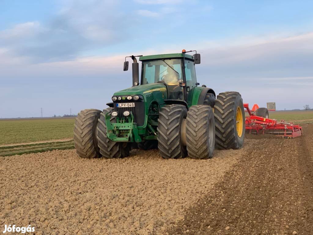 John deere 8220