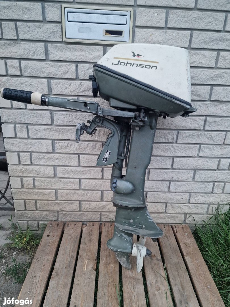 Johnson 6 lóerős 2 hengeres irányváltós rövidszárú csónakmotor 