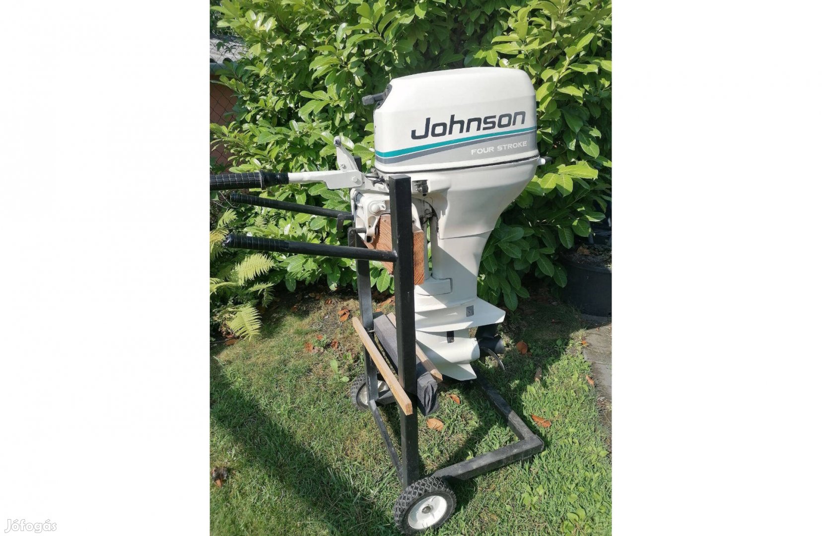 Johnson 8 lóerős 4T jó állapotú, rövid csizmás, 2 hengeres csónakmotor