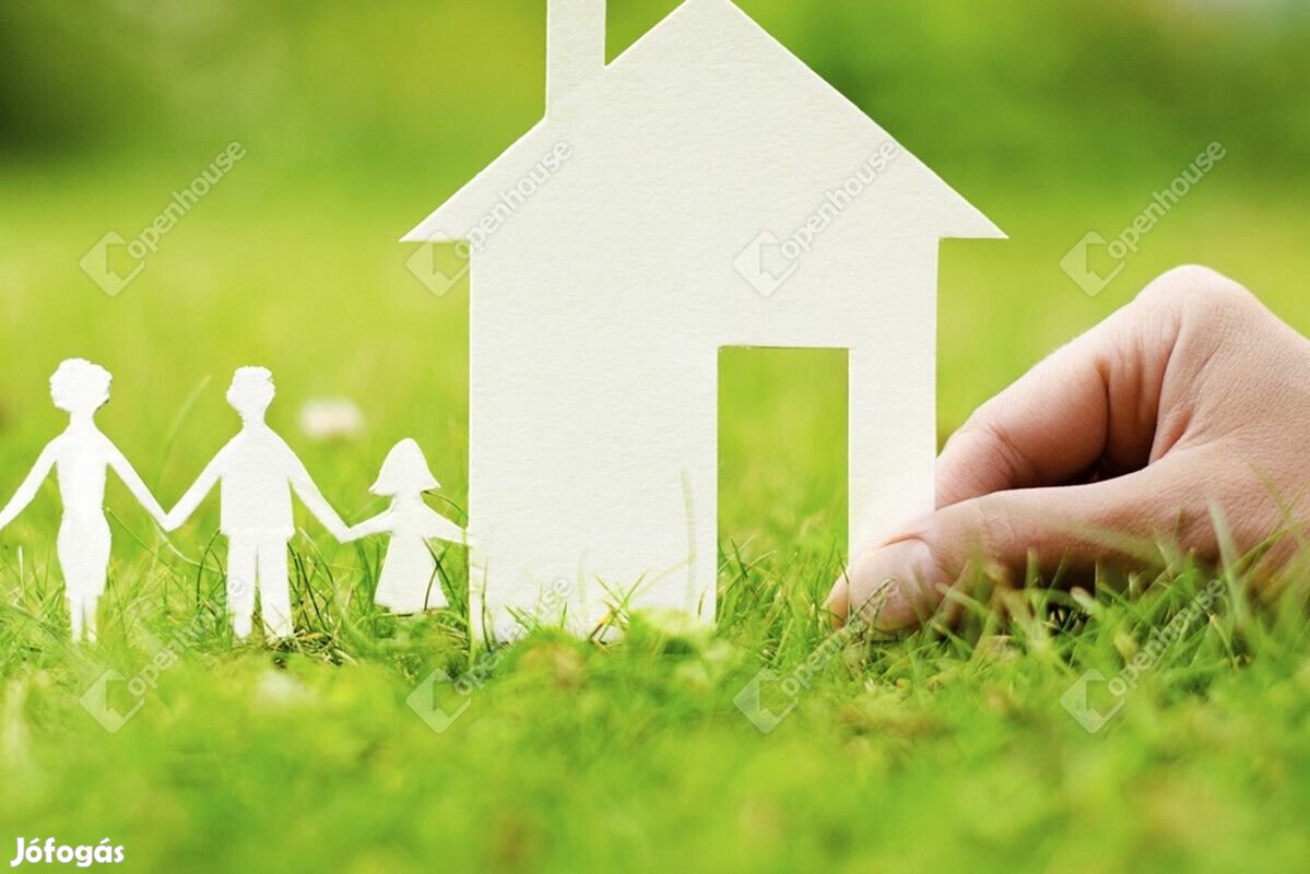 Jól megközelíthető telek eladó!