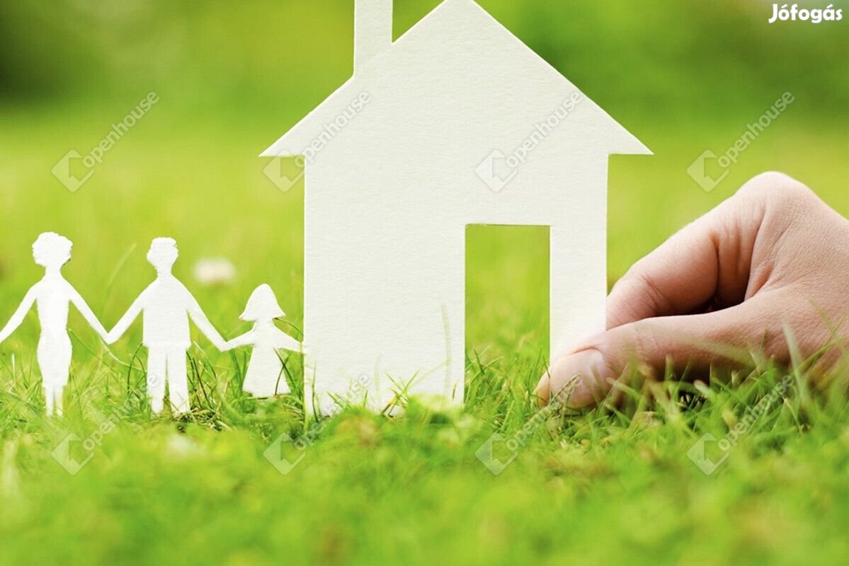 Jól megközelíthető telek eladó!