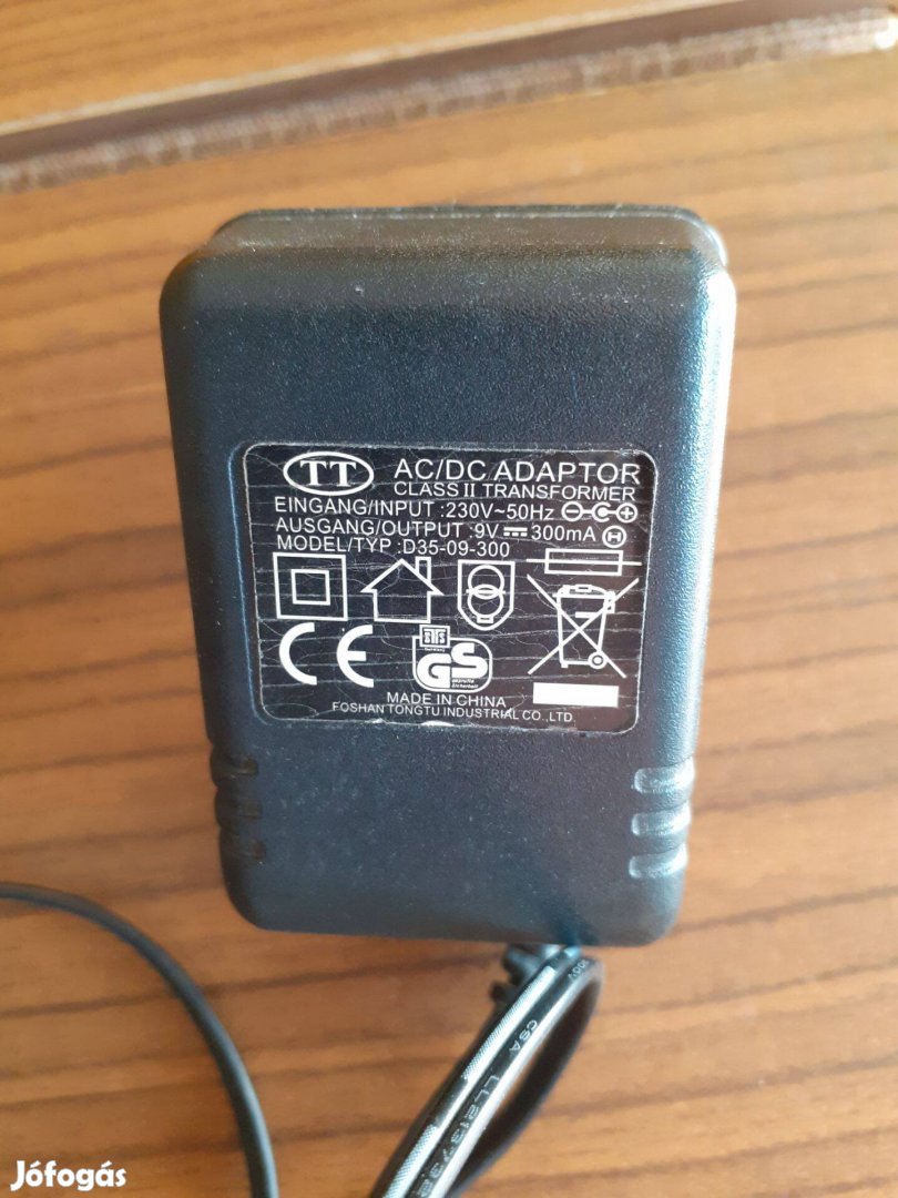 Jól működő AC / DC adapterek adapter