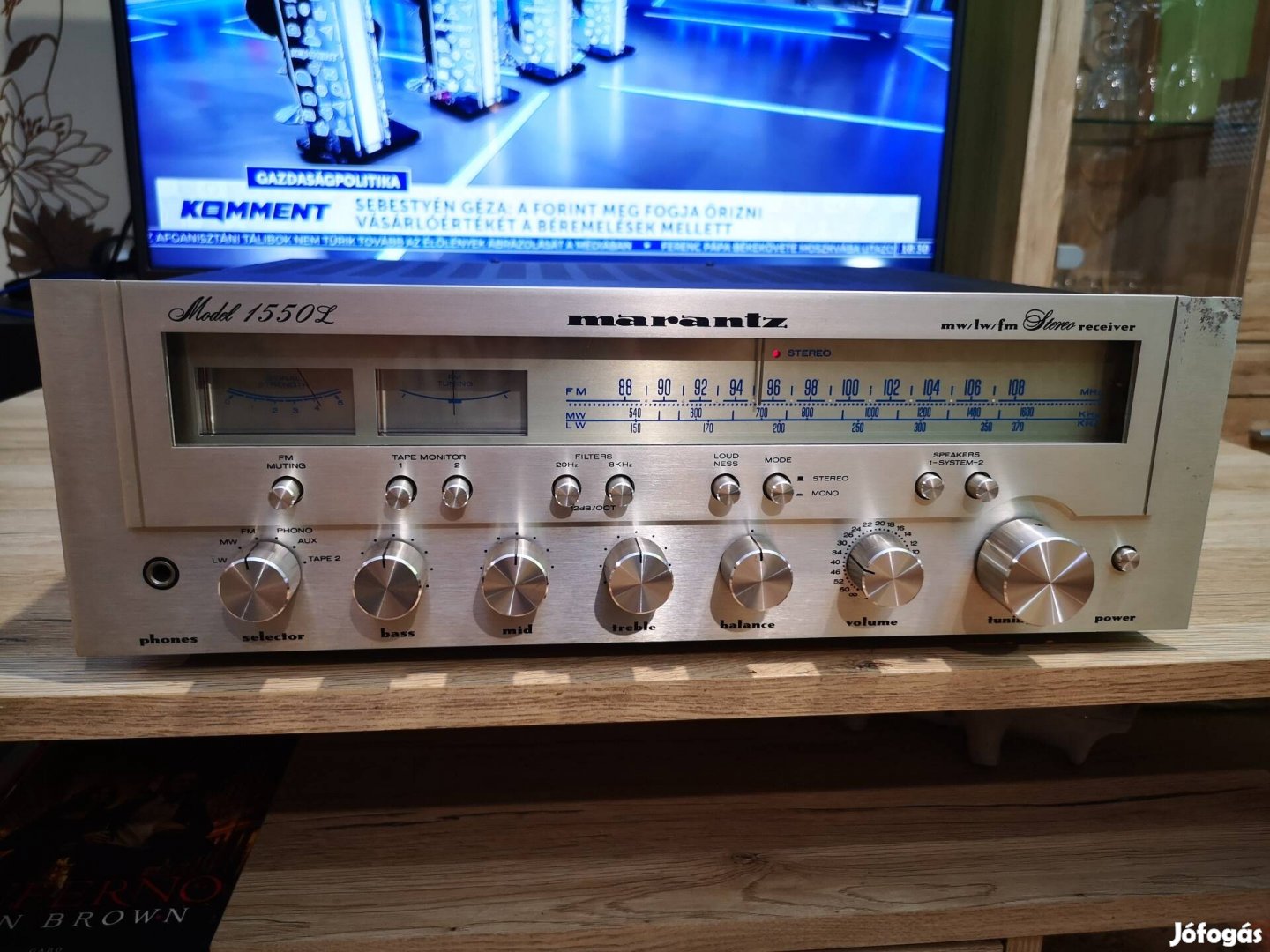 Jól működő Marantz Model 1550L rádióerősítő receiver, szépséghibával