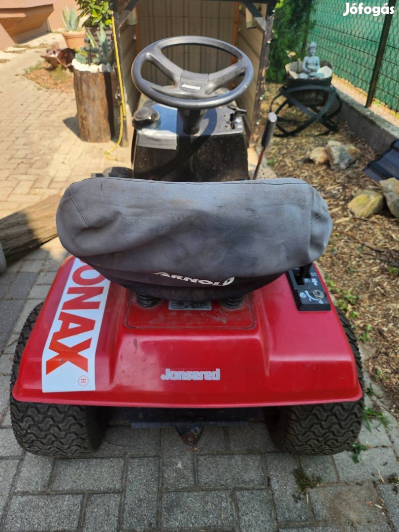 Jonsered LR12 fűnyíró traktor