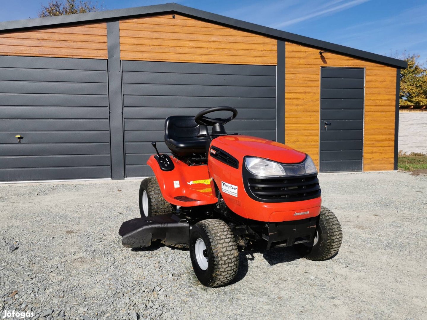 Jonsered LT2217A fűnyíró traktor