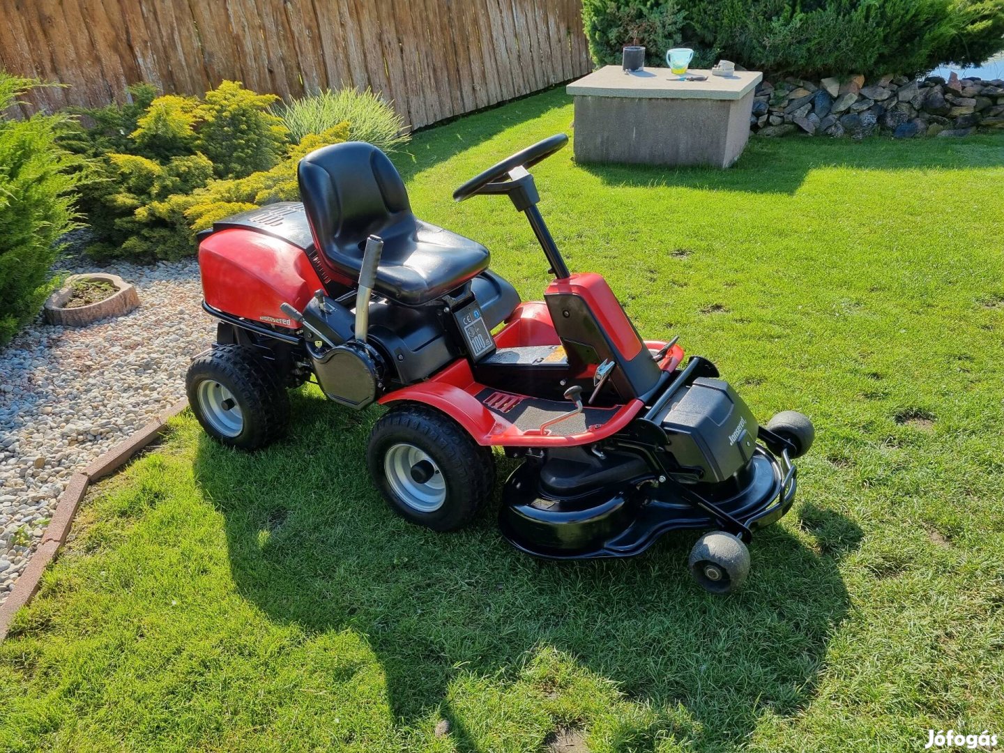 Jonsered Rider fűnyírótraktor fűnyíró traktor eladó 