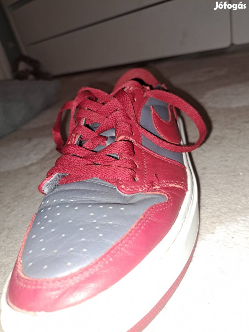 Jordan 1 Elevate Low Dark Grey Varsity Red piros