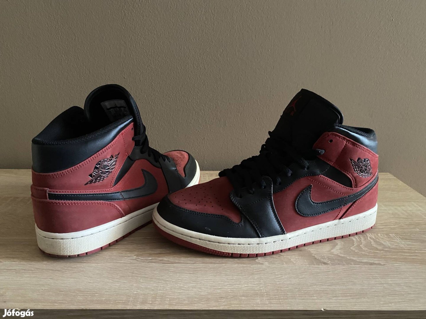 Jordan 1 Mid Gym Red Black 44.5