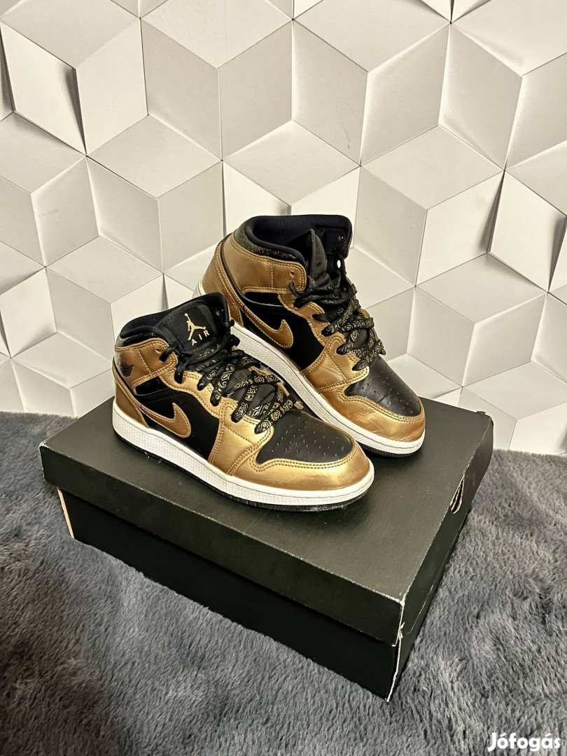 Jordan 1 Mid SE Metalic Gold Blac 38.5-es