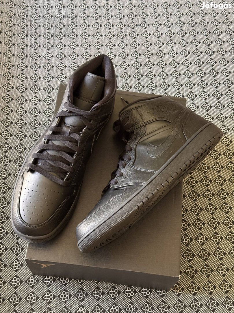 Jordan 1 Mid Triple Black (49,5)