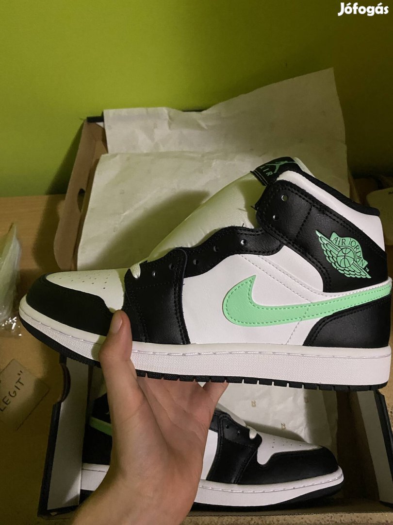 Jordan 1 "green glow"?