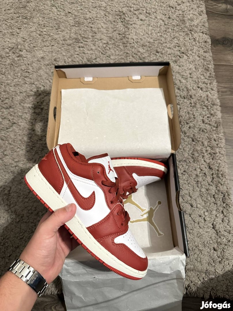 Jordan 1 low dune red